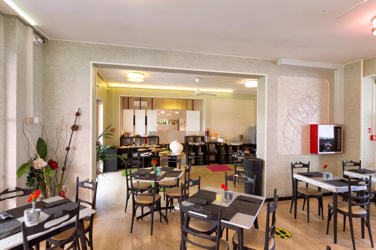 Hotel Condor-New 2024-Con Piscina Riccione Zewnętrze zdjęcie